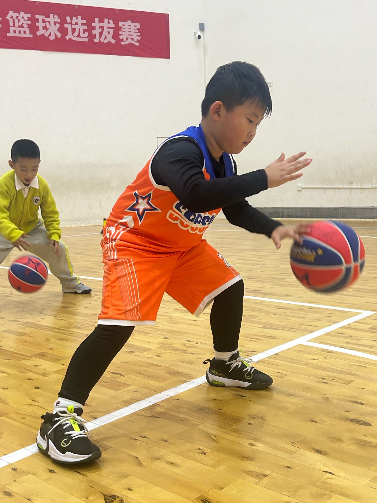 小学生篮球基本功训练方法的视频讲解